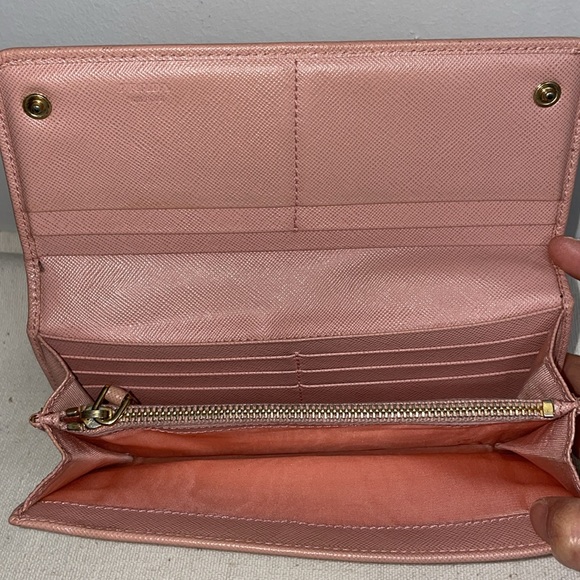 Authentic PRADA Milano pink long wallet saffiano leather with gold details. - Picture 8 of 13